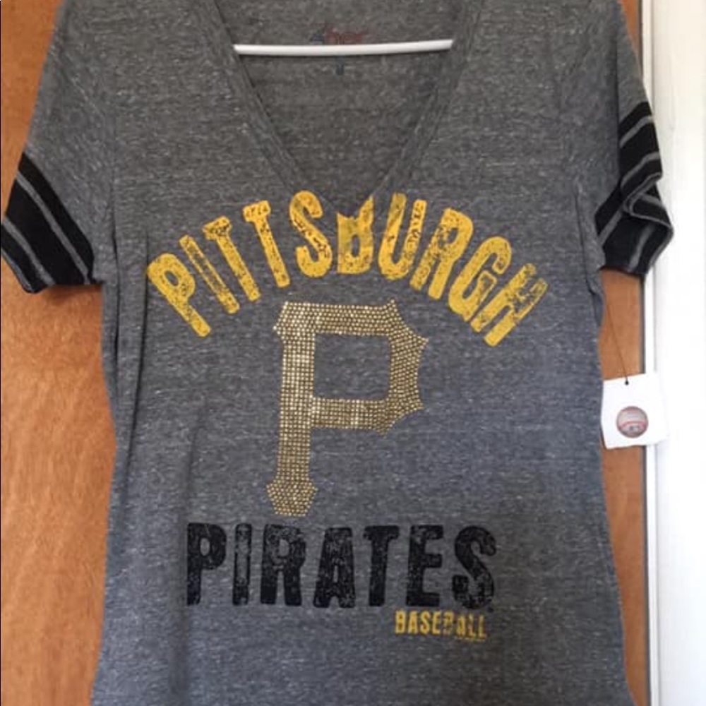 Women’s Pittsburgh Pirates shirt